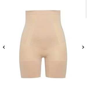 NWT medium sculpt spanx